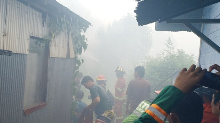 Kebakaran di Teluk Dalam, Pemadam Kesulitan Padamkan Api