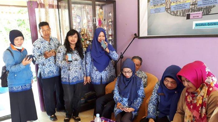 Guru-guru PNS SMPN 4 Alalak Batola Resah, Satu Jam Tak Bisa Masuk Aplikasi Smart Presensi