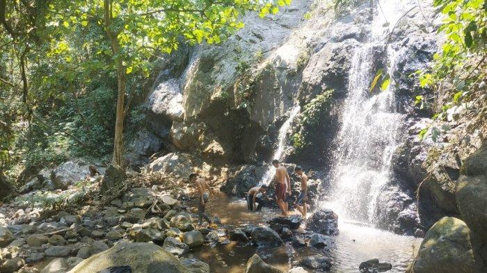 Objek Wisata Air Terjun Bajuin Mulai Ramai, Khususnya di Akhir Pekan
