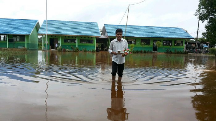 Halaman SMPN 7 Martapura Tergenang, Upacara Bendera Tak Digelar