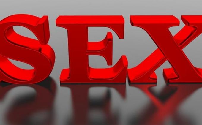 Bir partiyada Blowjob - onlayn porno video tomosha