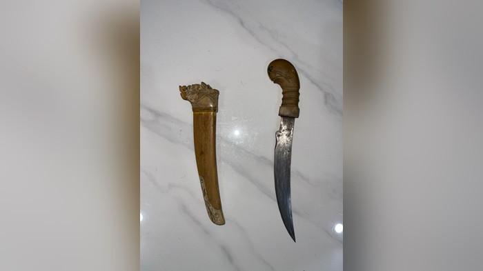 Geledah Pria Yang Diduga Bawa Narkoba di Sebamban Lama Tanahbumbu, Petugas Temukan Pisau