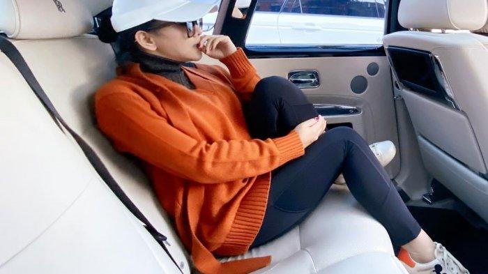 Pria Bule Ayah Angkat Syahrini Siap Angkat Bicara, Beberkan Hubungan Sebenarnya