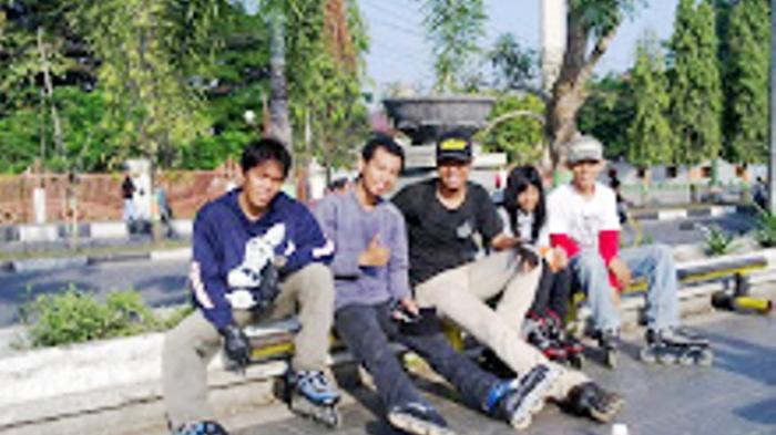 Komunitas Inline Skate Miliki Seragam Baru
