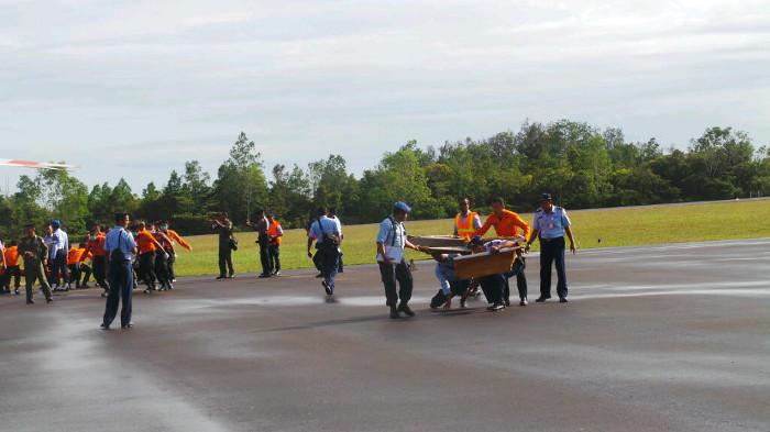 Diduga Badan Pesawat AirAsia Dalam Kondisi Rusak Berat