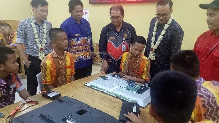 KalselPedia : Hadapi Era Ekonomi Asean, SMKN 5 Banjarmarin Terapkan Bahasa Inggris di Area Sekolah