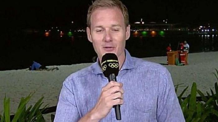 Lihat Pasangan Bercinta di Belakang Jurnalis TV yang Sedang Live