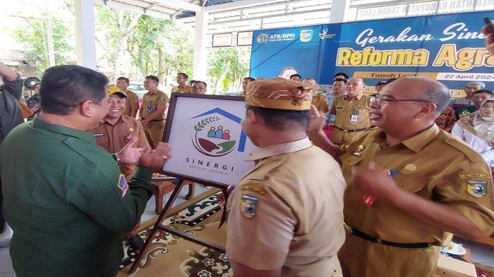 Warga Benua Tengah Antusias Ikuti Vicon Deklarasi GSRA, Pejabat Teras Pemkab Tala Turut Hadir