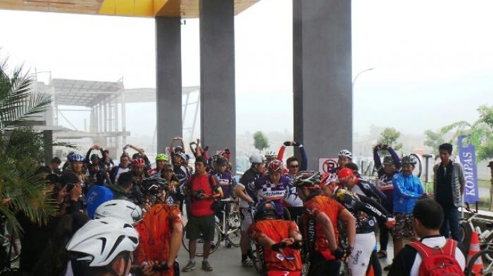 Pameran Perhiasan Batu Akik di Siring Tendean