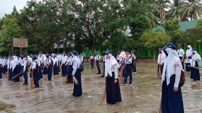 Siti Aisyah Senang Jalani Masa Pengenalan Lingkungan Sekolah di SMPN 2 Rantau