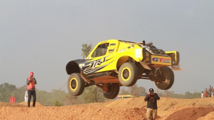 Rifat Sungkar dan H Isam Berbagi Gelar di IXOR 2015