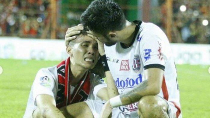 PSM Makassar vs Bali United: Mengharukan, Stefano Lilipaly Hibur Fans PSM Makassar yang Menangis