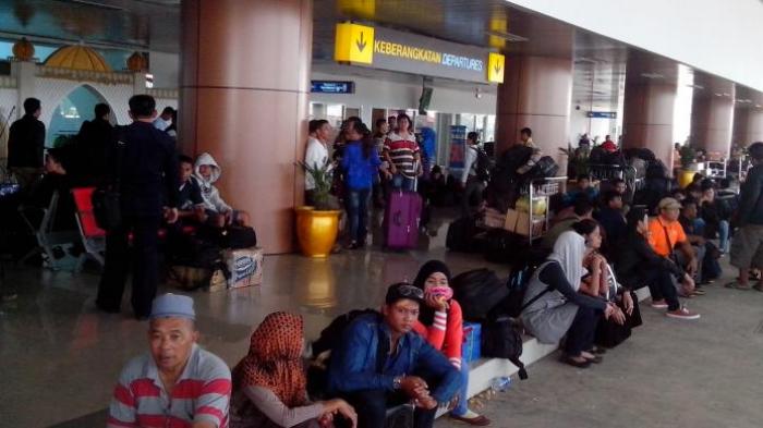 Aktivitas Penerbangan Bandara Supadio Terganggu Kabut Asap