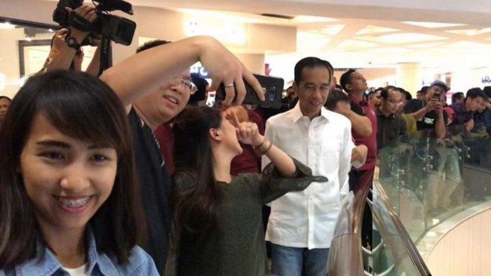 Ketika Presiden Jokowi Muncul di Tunjungan Plaza Surabaya, Ternyata Kunjungi Toko Ini