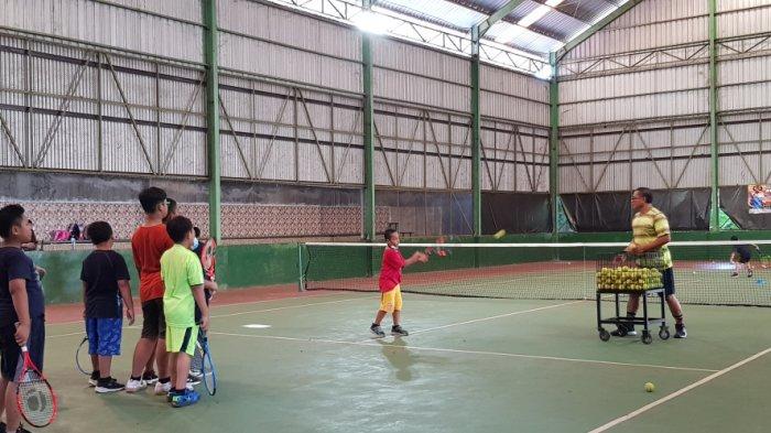 Pacu Skill Petenis Usia Dini Tanahlaut, Pelatih Senior ini Minta Orangtua Beri Support Penuh