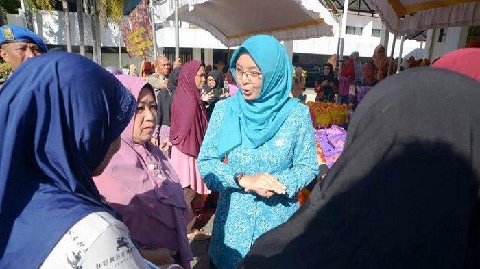 Begitu Dibuka Bupati Hj Noormiliyani, Pasar Murah Ramadhan di Batola Diserbu Warga