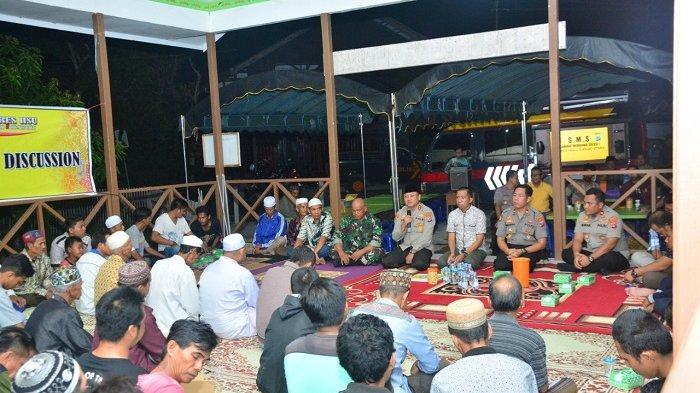 Warga Desa Pulau Tambak Amuntai Selatan Antusias Ikuti Program SMS Polres HSU