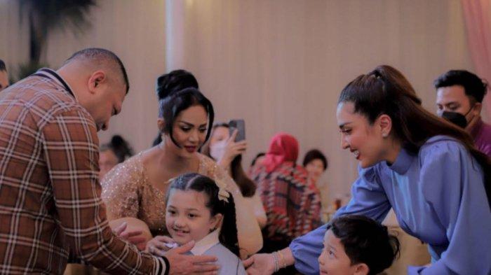 Sikap Raul Lemos Pada Anak Ashanty dan Anang di Ultah Krisdayanti Terekam, Bandingkan Dengan Ameena