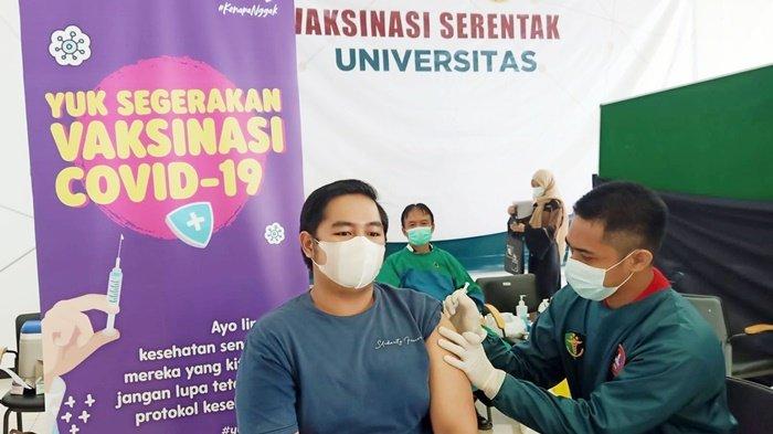 Axis Dukung Program Vaksinasi Mahasiswa di Banjarmasin