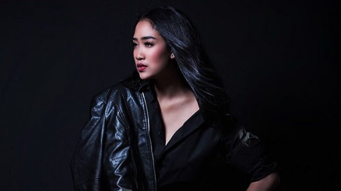 Putri Indonesia dari Kalsel ini Koleksi Banyak Komik Jepang dan ini Dia Favoritnya