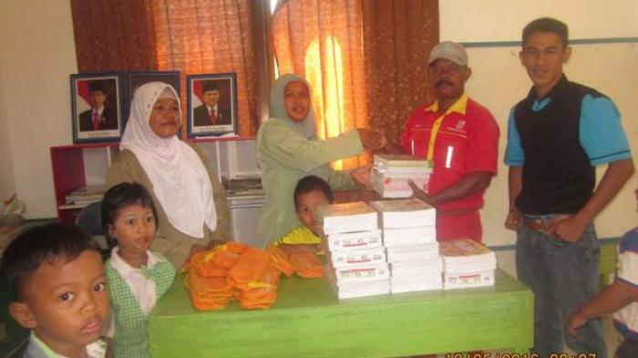 SP Minamas Sumbang Buku Tulis ke TK