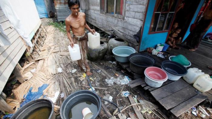 Tak Sekolah Bila Air Sungai Surut, Fauji Pilih Bantu Orangtua Memulung