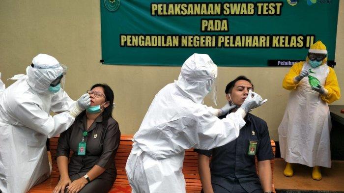 Hakim dan Pegawai PN Pelaihari Jalani Swab Test, 42 Sampel Langsung Dikirim ke Lab BTKL Banjarbaru
