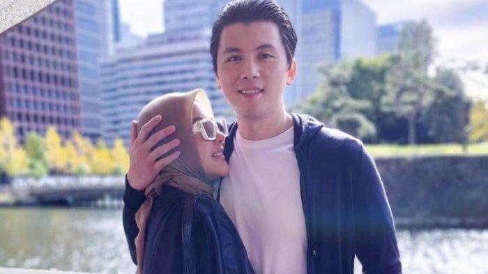 Syahrini Ikut Pulang Kampung ke Jepang, Incess Pamer Kemesraan di Kursi Bareng Reino Barack