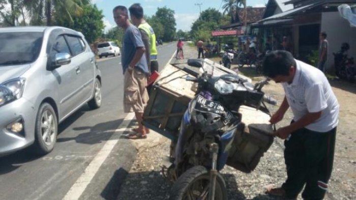 Kaki Pengendara Supra Patah Saat Bersenggolan dengan Xenia