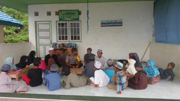 Polsek Ini Bikin Taman Iqro, Anak-anak Pun Ramai Mengaji