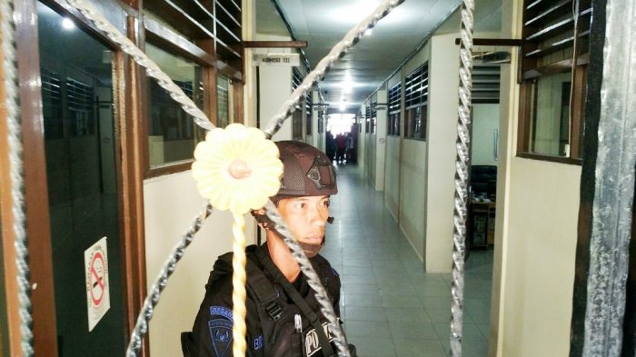 Seharian Hingga Malam KPK Geledah Kantor PDAM dan DPRD Kota Banjarmasin