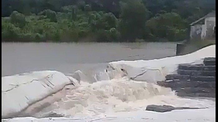 Debit Air Meninggi, Tanggul di Kecamatan Takisung Kabupaten Tanahlaut Jebol Lagi