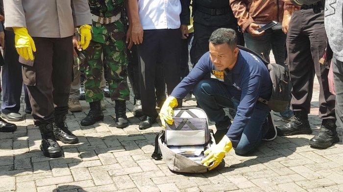 Heboh Tas Tergeletak di Samping Gereja di Depok, Saat Tim Gegana Turun, Ternyata Isinya Ini