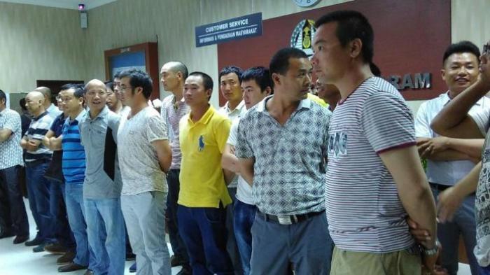 Kedatangan 105 TKA China di Kendari Dijaga Ribuan Aparat Gabungan TNI - Polri