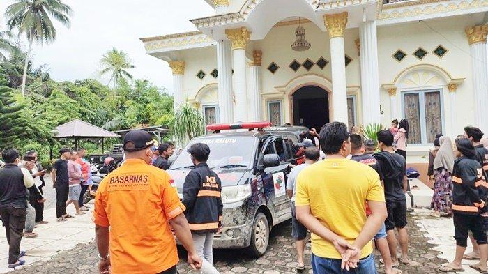Tenggelam di Kalsel - Ratusan Relawan Bantu Cari Korban Tenggelam di Kabupaten HSS