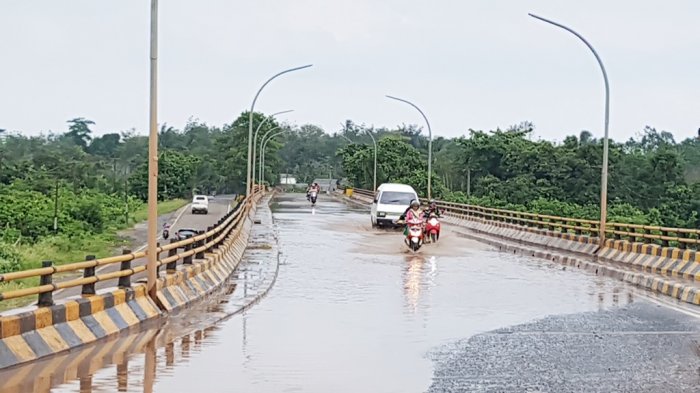 Hujan Sehari Jembatan Kembar Asamasam Tergenang, Pengendara Minta ini