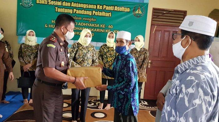 Kajari Datang Bawa Sembako, Pengurus dan Anak Panti Asuhan di Pelaihari ini Terharu
