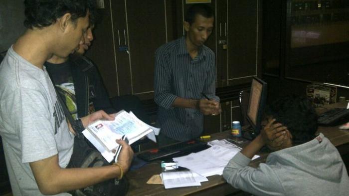 Temukan Cek Rp 2,7 Miliar, Romadon Tertipu Rp 6 Juta