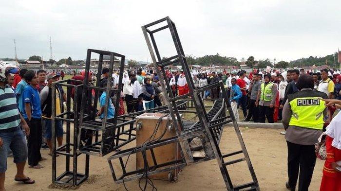 Tak Ada Angin Tak Ada Hujan, Tiba-tiba Tiang Sound System Roboh, 5 Orang Tertimpa, 1 Murid SD Tewas