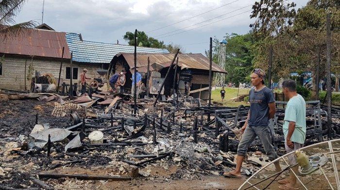 Tersisa Baju di Badan, Satu Keluarga Korban Kebakaran di Desa Sungai Riam Kalsel Terpaksa Ngungsi