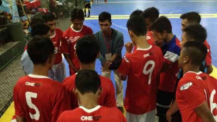 Deny Cs Kembali ke Puncak