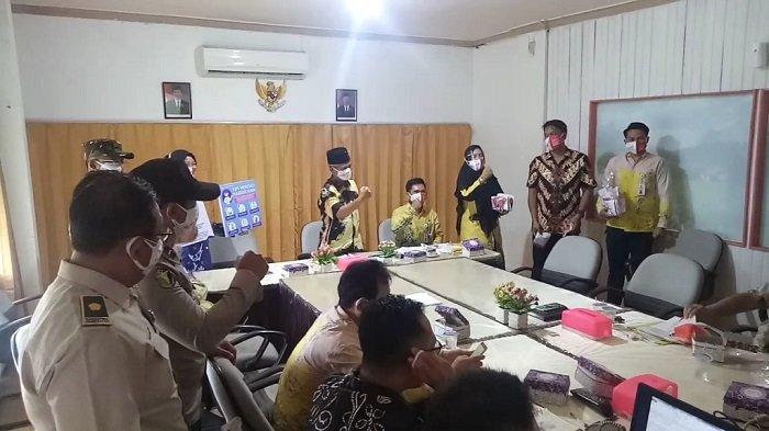 Peringatan Hari Kesehatan 2020 di Kotabaru, Tim Gugus Tugas Covid-19 Kotabaru Bagi-bagi Masker
