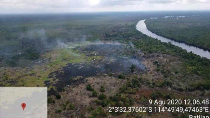 Tim Karhutla Kalteng Water Boombing Lahan Terbakar di Barito Selatan