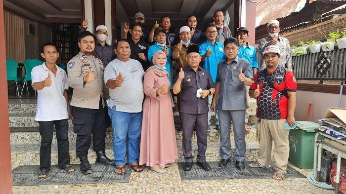 Dengarkan Keluhan Pemadam HSU, Bupati Abdul Wahid Berikan Bantuan Ini
