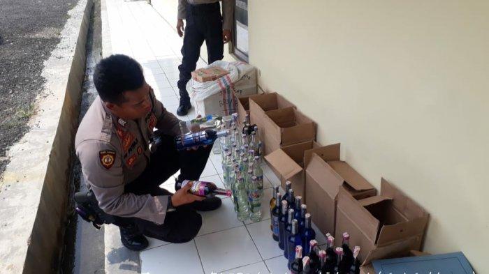 Satsabhara Polres Balangan Amankan Ratusan Botol Miras dari Rumah Warga