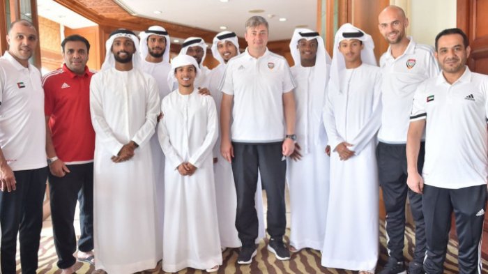 Timnas Uni Emirat Arab (UEA) Rayakan Idul Adha Tempelkan Hidung, Jelang Kontra Timnas U-23 Indonesia