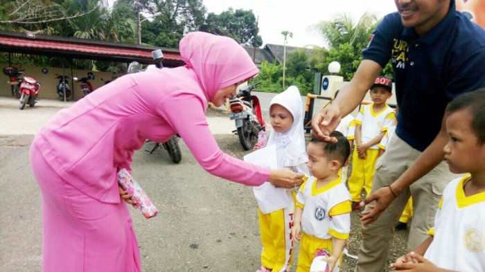Murid TK Hidayah Kunjungi Polsek Pugaan, Ini yang Keseruan yang Mereka Lakukan