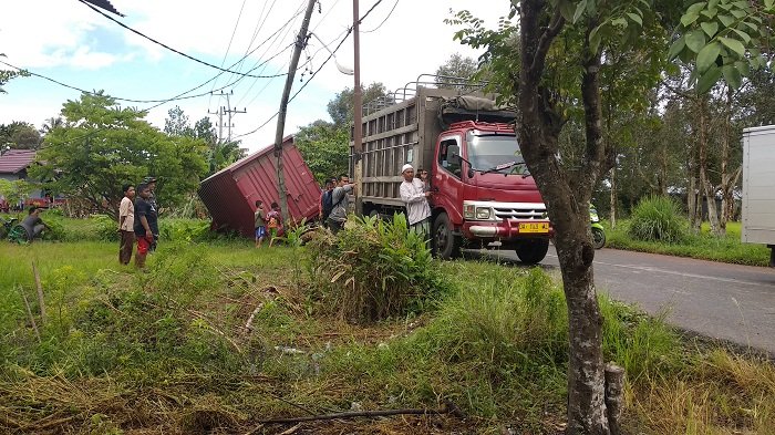 PLN Gambut Sebut Akan Ganti Tiang Baru, Pascakecelakaan Ditabrak Truk Kontainer di Kayu Bawang