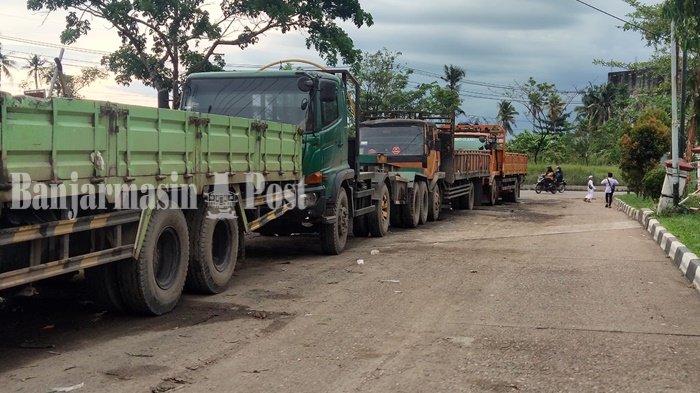 Dua Hari Mengantre Solar di SPBU, Supir Truk di Banjarmasin Ini Belum Juga Mendapatkannya