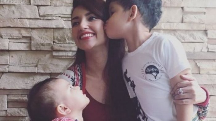 7 Seleb Menyandang Janda Muda dan Tajir di Tahun 2018, No 3 Sudah Ada Gebetan Brondong?